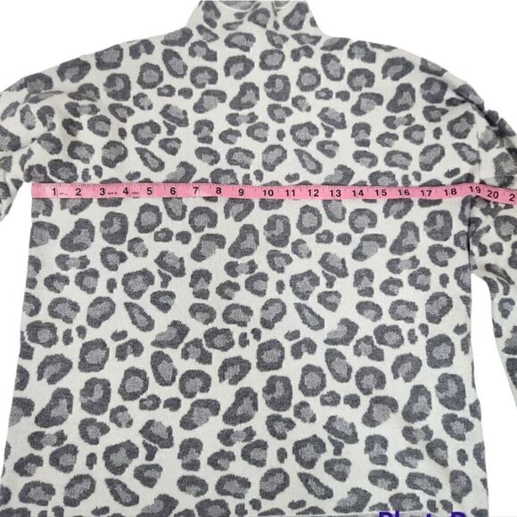 Tahari Snow Leopard Mock Neck Sweater - Picture 3 of 7